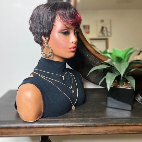 ADELE - Picture 2 of 4